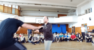 adam mizner en francais